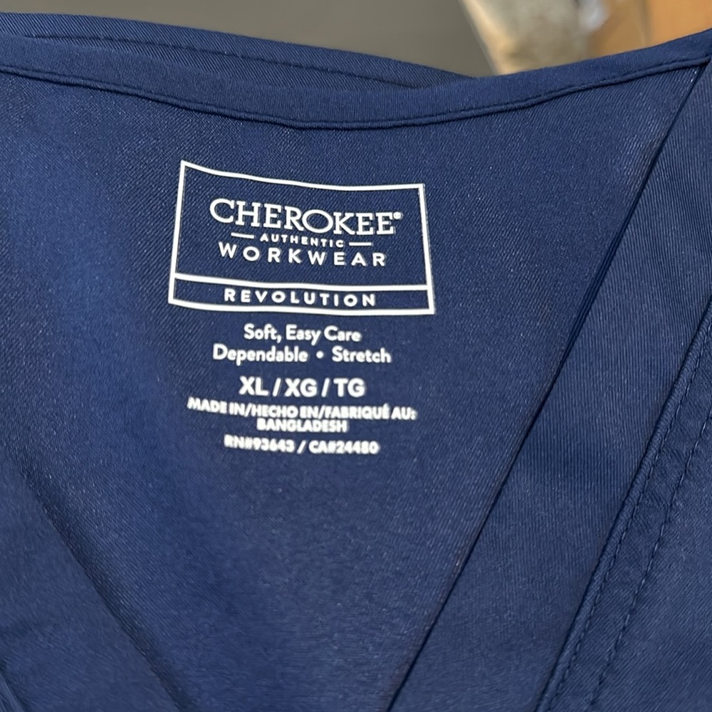 NWT Navy blue scrubs women - Picture 6 of 6